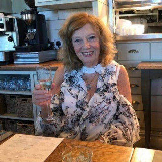 Vancouver escort vibes but more natural